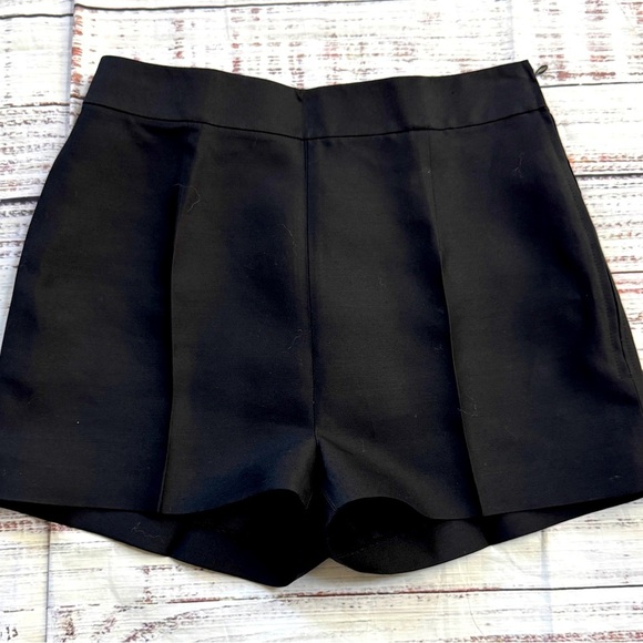DSquared2 Women’s Black Shorts NWOT Wool/Silk Size 40/US 4 MSRP  $495 - Picture 1 of 8